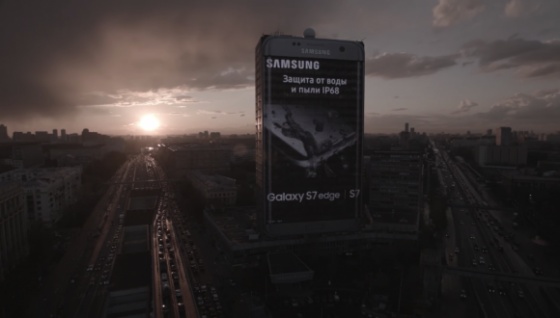 Samsung'dan Moskova'da bina boyutunda Galaxy S7 Edge reklamı!