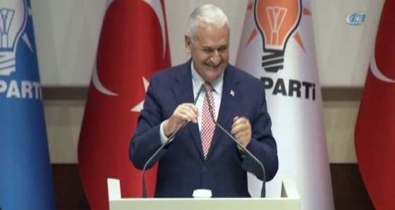 Binali Yıldırım ilk konuşmasına fıkrayla başladı