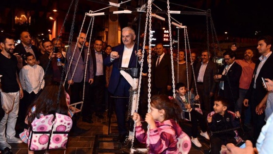 Binali Yıldırım Kasımpaşa'da vatandaşlarla buluştu