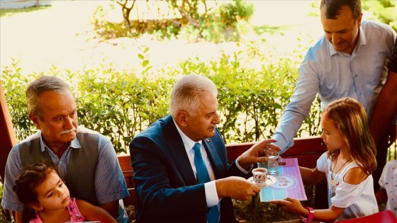 Binali Yıldırım, kız çocuğunun kahve davetine icabet etti