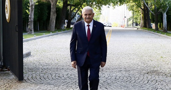 Binali Yıldırım: 'Öğretmenlere toplu taşıma ücretsiz olacak'