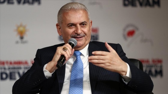 Binali Yıldırım üniversiteli gençlerle buluştu