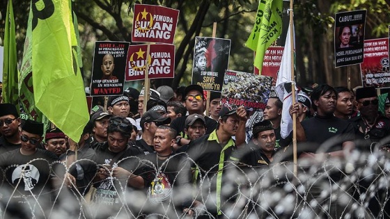 Binlerce Endonezyalı Myanmar Büyükelçiliği önünde protesto düzenledi