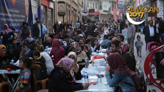 Bir kilometrelik iftar sofrası