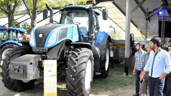 Bir milyon liralık traktör fuarda ilgi odağı oldu