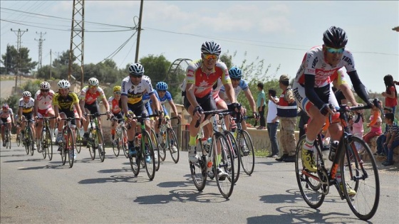 Bisikletçiler Mardin'in tarihi mekanlarında pedal çevirdiler