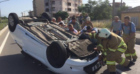 Bisiklete çarpan otomobil takla attı: 2 yaralı