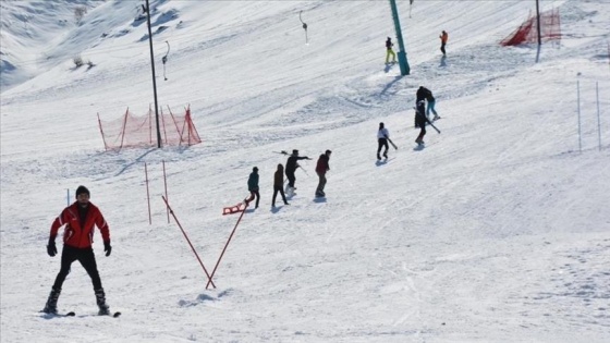 Bitlis El Aman Hanı Kayak Merkezi'nde hafta sonu yoğunluğu yaşandı