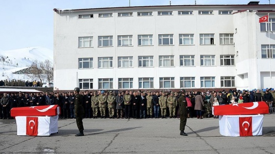 Bitlis'te şehit askerler için tören düzenlendi