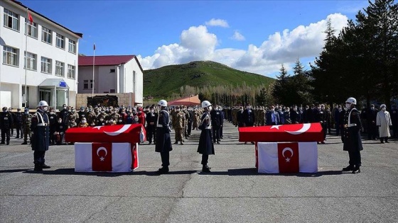 Bitlis&#039;te şehit olan iki asker için tören düzenlendi