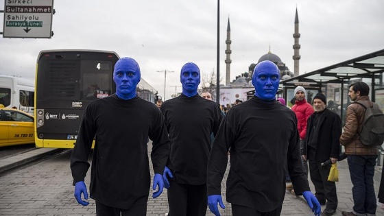 'Blue Man Group' İstanbul sokaklarında