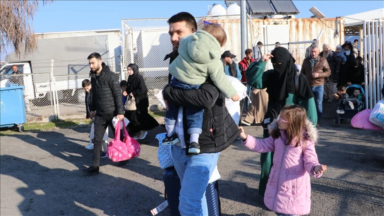 BM'ye göre Esed rejiminin devrilmesinden ardından 200 bin Suriyeli mülteci ülkesine döndü