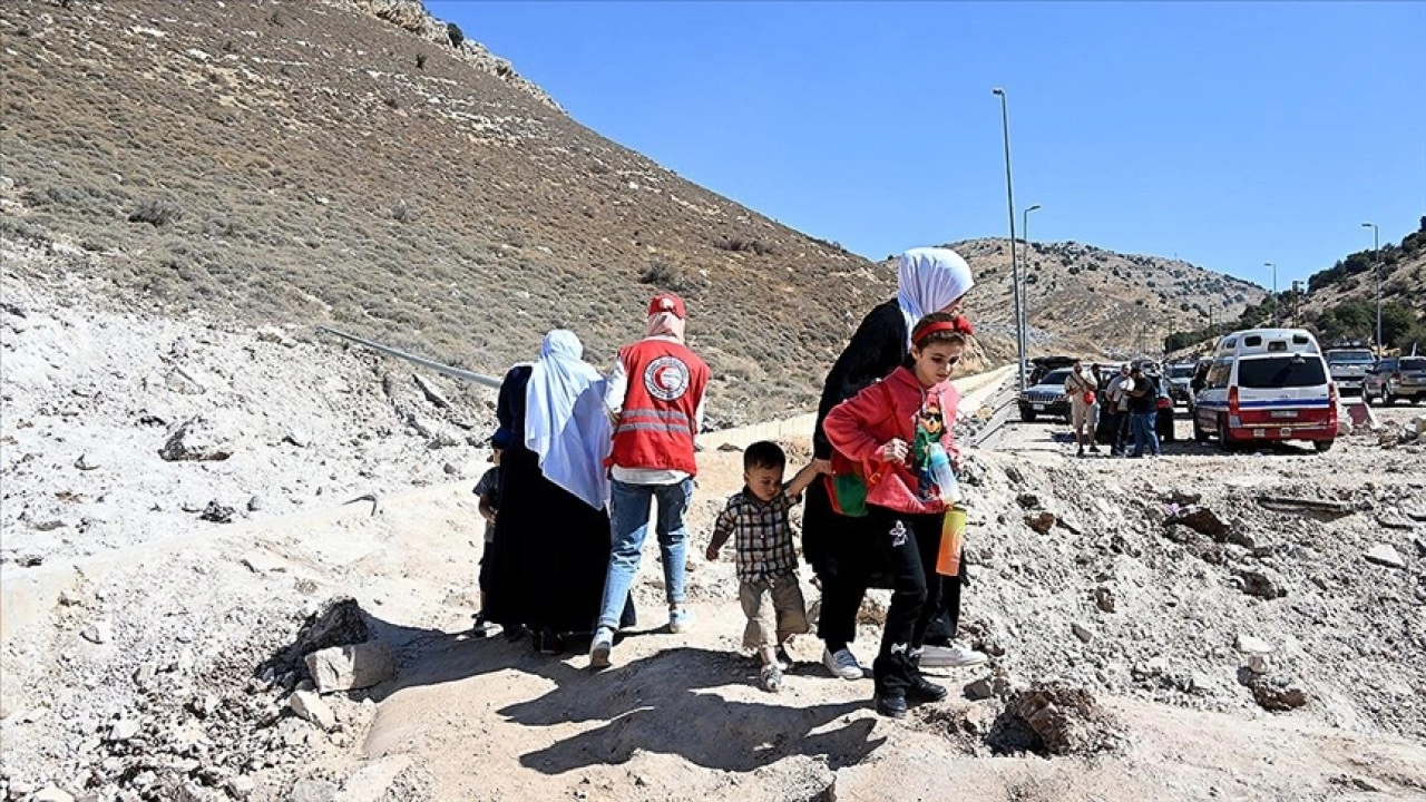 BM'ye göre, İsrail'in saldırdığı Lübnan'dan 540 binden fazla kişi Suriye'ye geçt