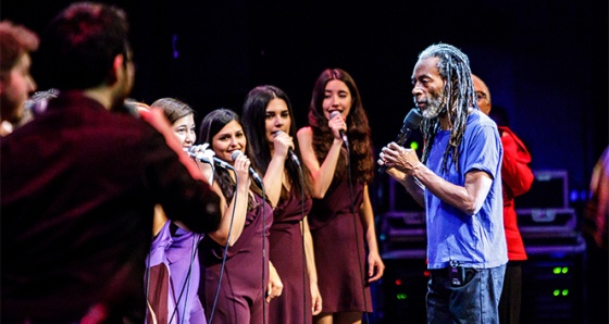 Bobby McFerrin, Gimme5 ve Chromas izleyenleri büyüledi