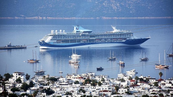 Bodrum'a kruvaziyerle turist akını