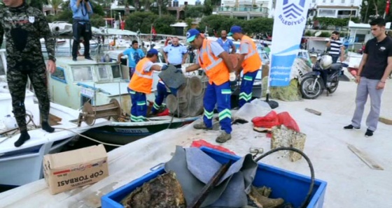 Bodrum sahillerinde çöp rezaleti