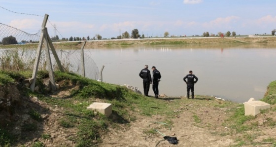 Boğulma tehlikesi geçiren çocuğu polis kurtardı