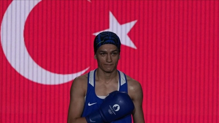 Boksta kadınlar 54 kilo finalinde Hatice Akbaş, gümüş madalya kazandı