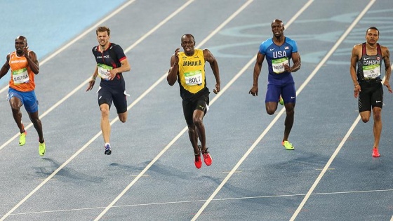 Bolt 200 metre finalinde rahat kazandı