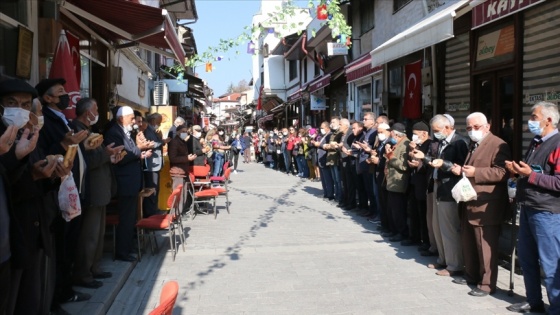 Bolu'da 7 asırdır her cuma yapılan esnaf duası geleneği sürdürülüyor