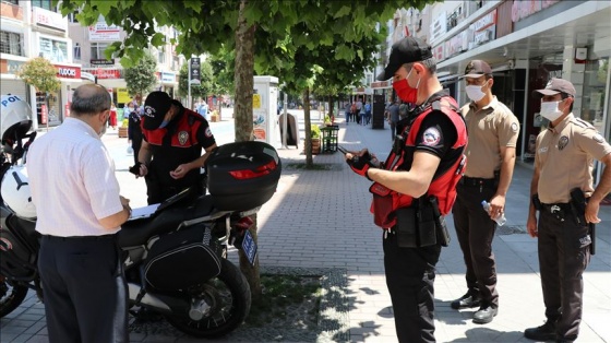 Bolu&#039;da maske takmayan 240 kişiye idari para cezası kesildi