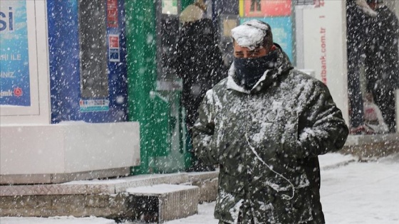 Bolu'da yoğun kar etkili oluyor