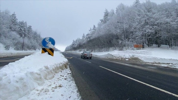 Bolu Dağı kesiminde ekiplerin çalışmasıyla ulaşımda aksaklık yaşanmıyor