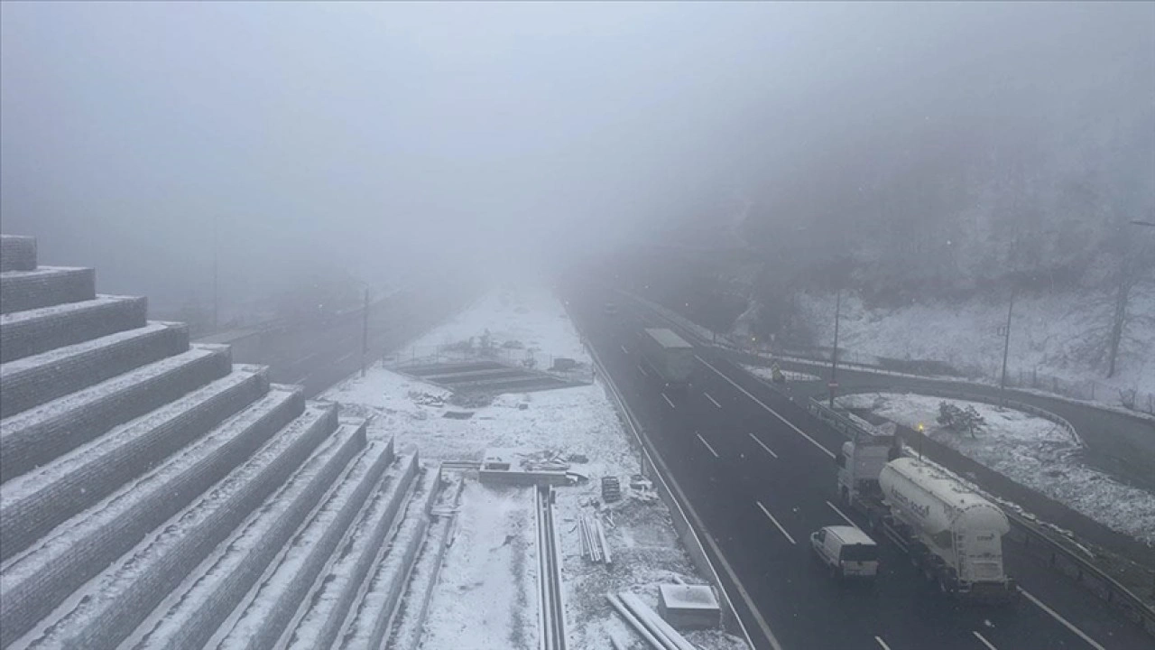 Bolu Dağı'nda kar yağışı sürüyor