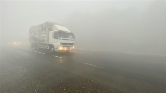 Bolu Dağı'nda sağanak ve yoğun sis ulaşımı olumsuz etkiliyor