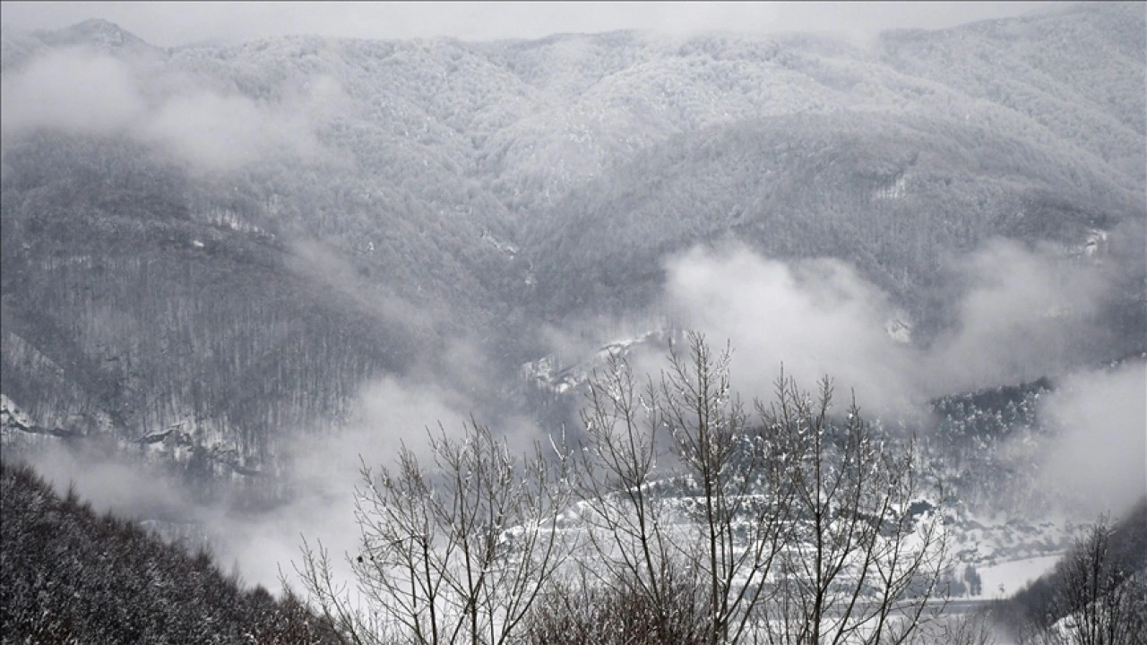 Bolu Dağı'nın etekleri sisle kaplandı