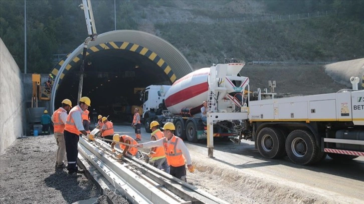 Bolu Dağı Tüneli'nde heyelan riskini ortadan kaldıracak çalışmalar sürüyor