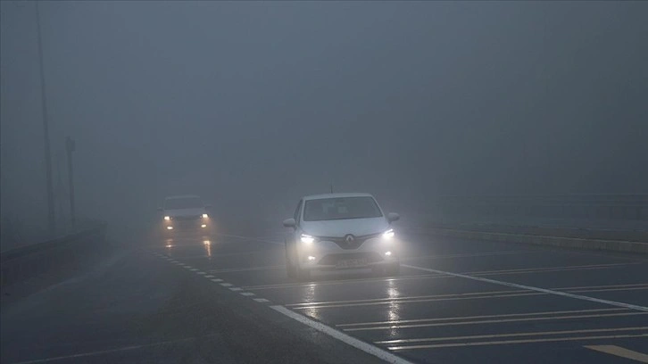 Bolu Dağı ve Sakarya'da sis görüş mesafesini düşürdü