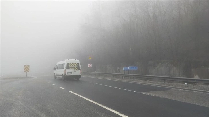 Bolu Dağı'nda sağanak ve sis ulaşımı güçleştiriyor