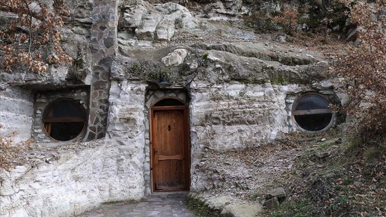 Bolu&#039;daki kaya evler salgın döneminde tarihle iç içe tatil imkanı sunuyor