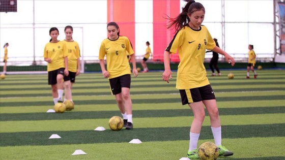 Bolu'nun futbolcu kızları performanslarıyla göz dolduruyor