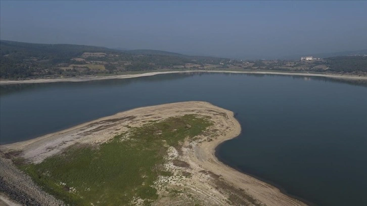 Bolu'da su seviyesi düşen Gölköy Baraj Gölü'nde yarım ada oluştu