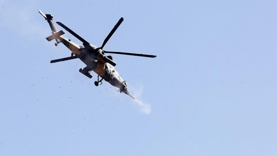 Bomba yüklü 3 araç helikopterle imha edildi