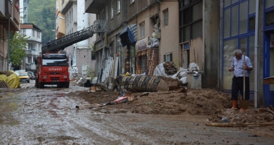 Borçka heyelan sonrası harabeye döndü