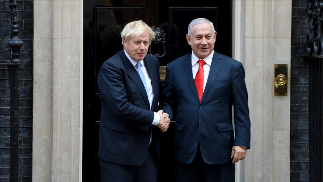 Boris Johnson, Netanyahu'nun ziyaretinden sonra banyosunda dinleme cihazı bulunduğunu belirtti