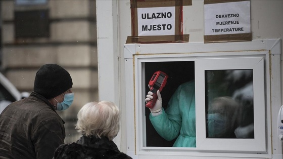 Bosna Hersek'te Kovid-19 aşısının hala tedarik edilmemesi halkı endişelendiriyor