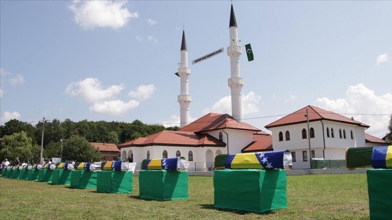 Bosna Hersek'teki savaşta Sırpların katlettiği 12 sivil daha toprağa verildi