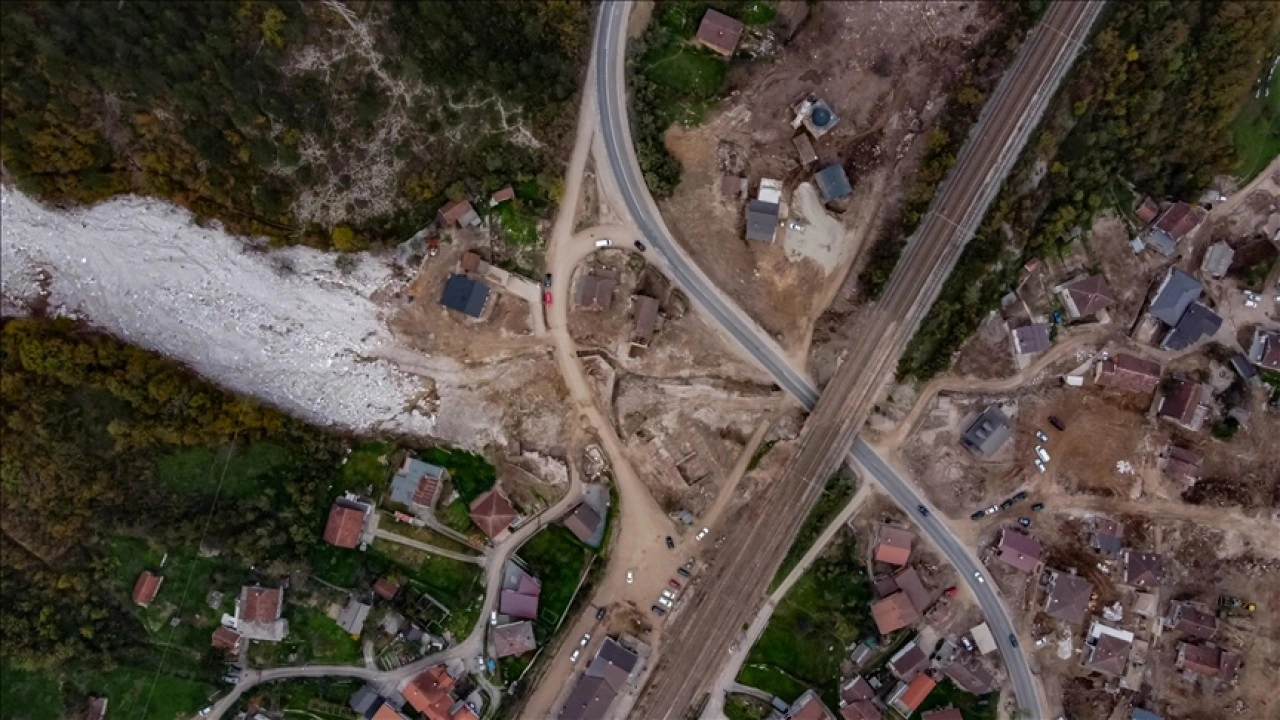 Bosna Hersek'teki sel felaketinin ardından hasar giderme çalışmaları sürüyor