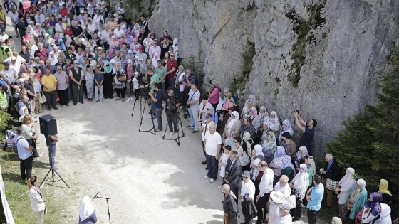 Bosna Savaşı'nda kurşuna dizilen 200 kurban anıldı