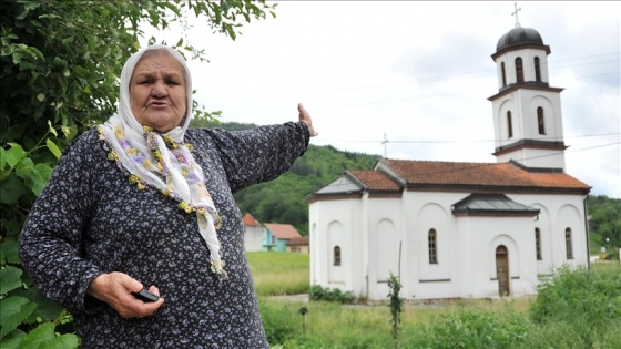 Boşnak nine Orloviç'in bahçesine izinsiz yapılan Ortodoks kilisenin yıkımına başlandı