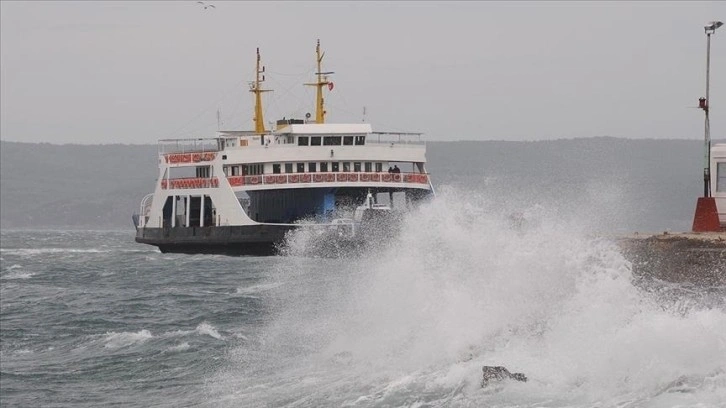 Bozcaada feribot seferlerine fırtına engeli