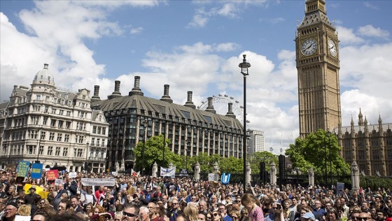 Brexit yorgunu İngilizler güçlü lider istiyor