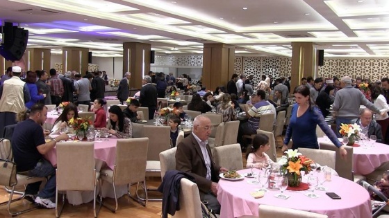 Brezilya'da Müslüman toplum iftarda bir araya geldi