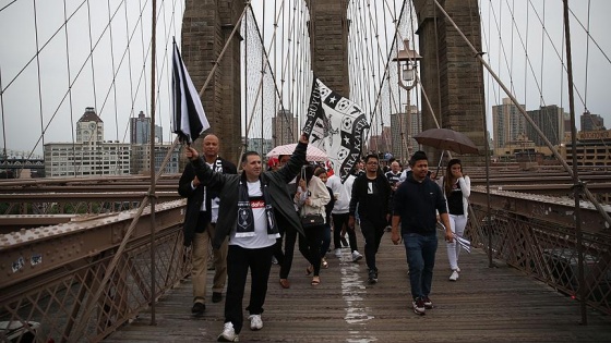 Brooklyn Köprüsü&#039;nde Beşiktaşlılardan şampiyonluk yürüyüşü