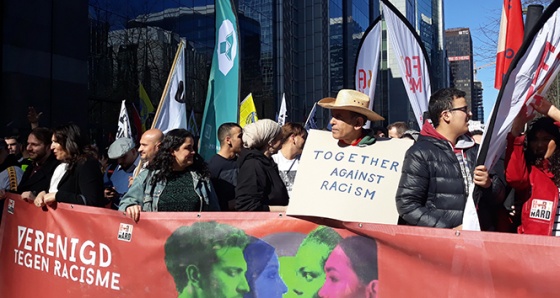Brüksel'de binlerce kişi ırkçılığa karşı yürüdü