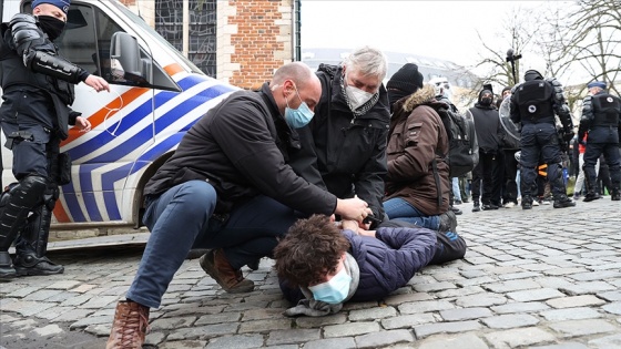 Brüksel'de ırkçılık ve polis şiddetine karşı gösteri düzenlendi